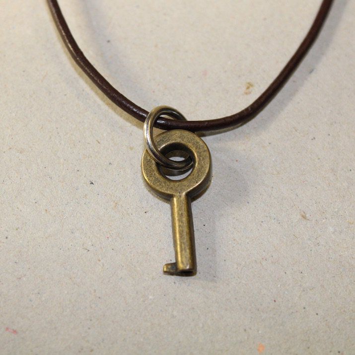 Pendentif clé d'amour en or jaune 18 carats avec diamants F En vente